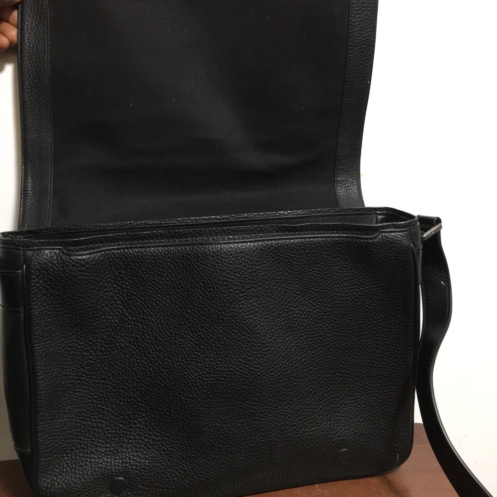 Michael Kors Men’s Bryant Pebble Leather Messenger Bag - Picture 6 of 13